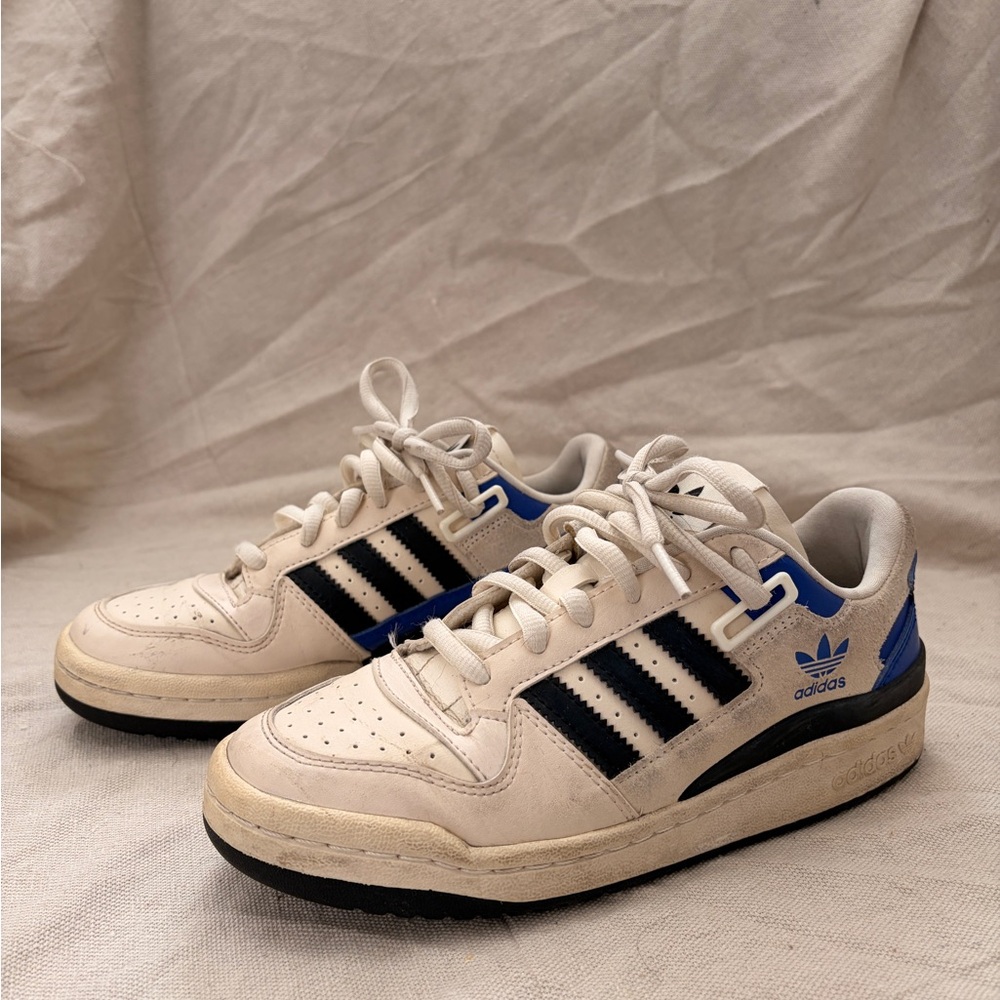 Adidas 	FORUM LOW SHOES Cream and Blue Sneakers